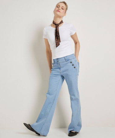 wide flared fit stretch jeans knopen