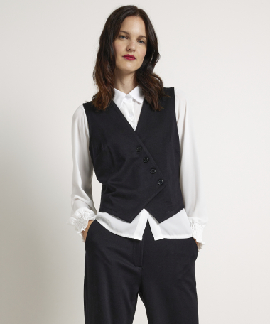 gilet met diagonale knopen